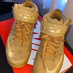 nike air akronitr AS (GS) - wheat/metallic gold basketball shoes